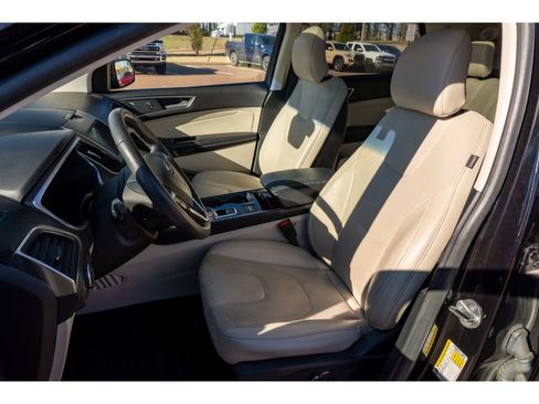 Used 2019 Ford Edge Titanium w/ Equipment Group 301A image 11