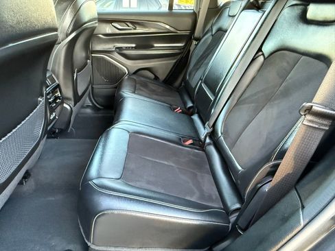 Used 2022 Jeep Grand Cherokee Altitude image 31