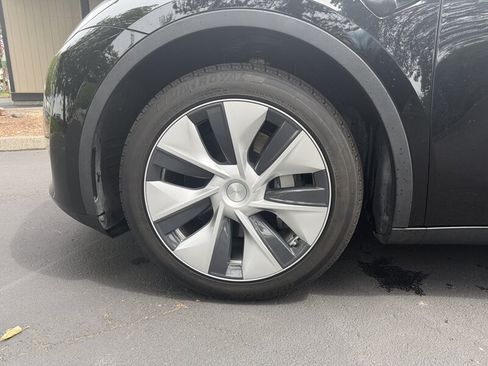 Used 2021 Tesla Model Y Long Range AWD/4WD image 20