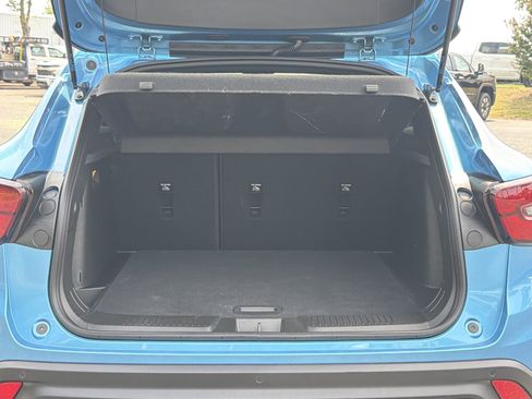 Used 2025 Chevrolet Trax RS w/ Sunroof Package FWD image 32