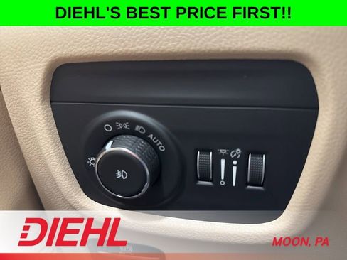 New 2025 Jeep Grand Cherokee Limited w/ Black Appearance Package AWD/4WD image 25