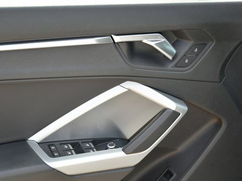 Used 2020 Audi Q3 2.0T Premium image 8