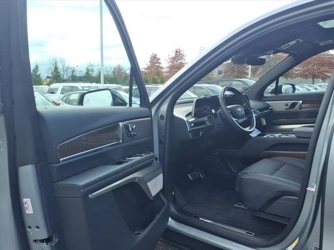 Used 2026 Cadillac Vistiq Sport w/ LPO, Floor Liner Package image 10