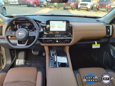 Certified 2024 Nissan Pathfinder Platinum w/ Black Appearance Package image 10