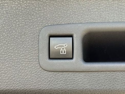 Used 2025 Toyota Sienna XLE FWD image 34
