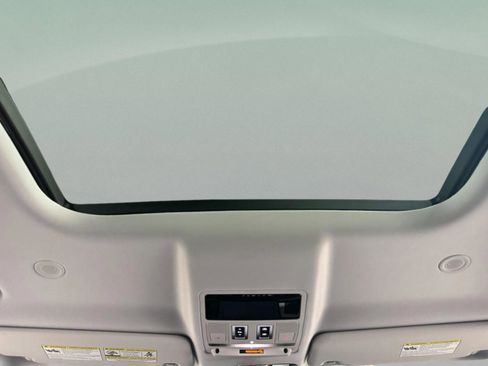 Used 2025 Land Rover Defender 110 S image 11