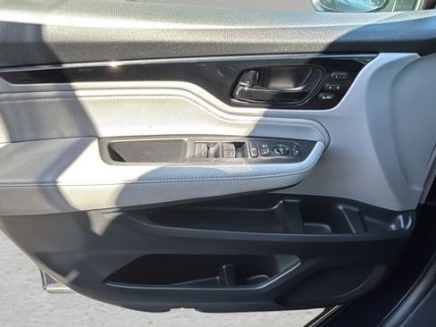 Used 2023 Honda Odyssey Touring image 17