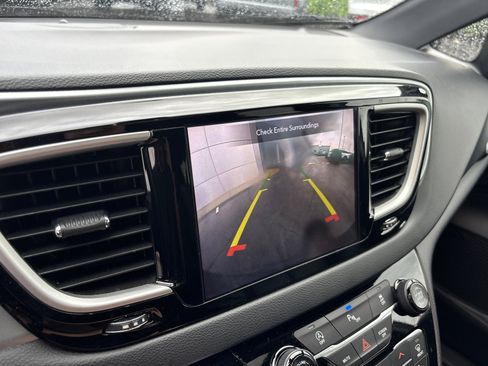 Used 2020 Chrysler Pacifica Touring-L Plus FWD image 20
