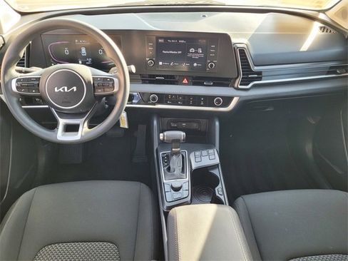 Used 2024 Kia Sportage LX image 9
