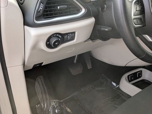 Used 2019 Chrysler Pacifica Touring Plus image 17