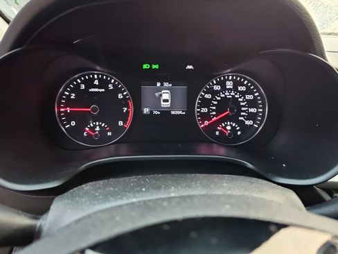 Used 2020 Kia Forte LXS FWD image 8