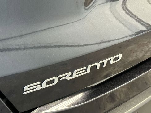 Used 2025 Kia Sorento S FWD image 10