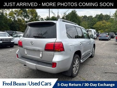 Used 2011 Lexus LX 570 4WD w/ Luxury Pkg image 9