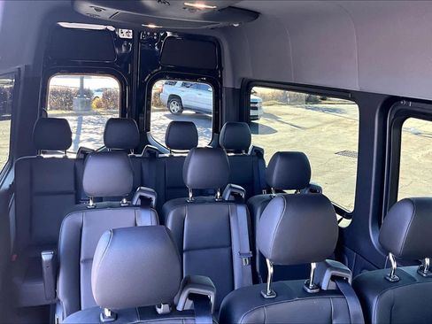 Used 2025 Mercedes-Benz Sprinter 2500 image 24