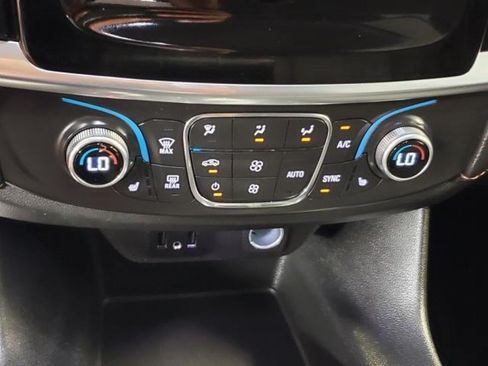 Used 2021 Chevrolet Traverse LT FWD image 24