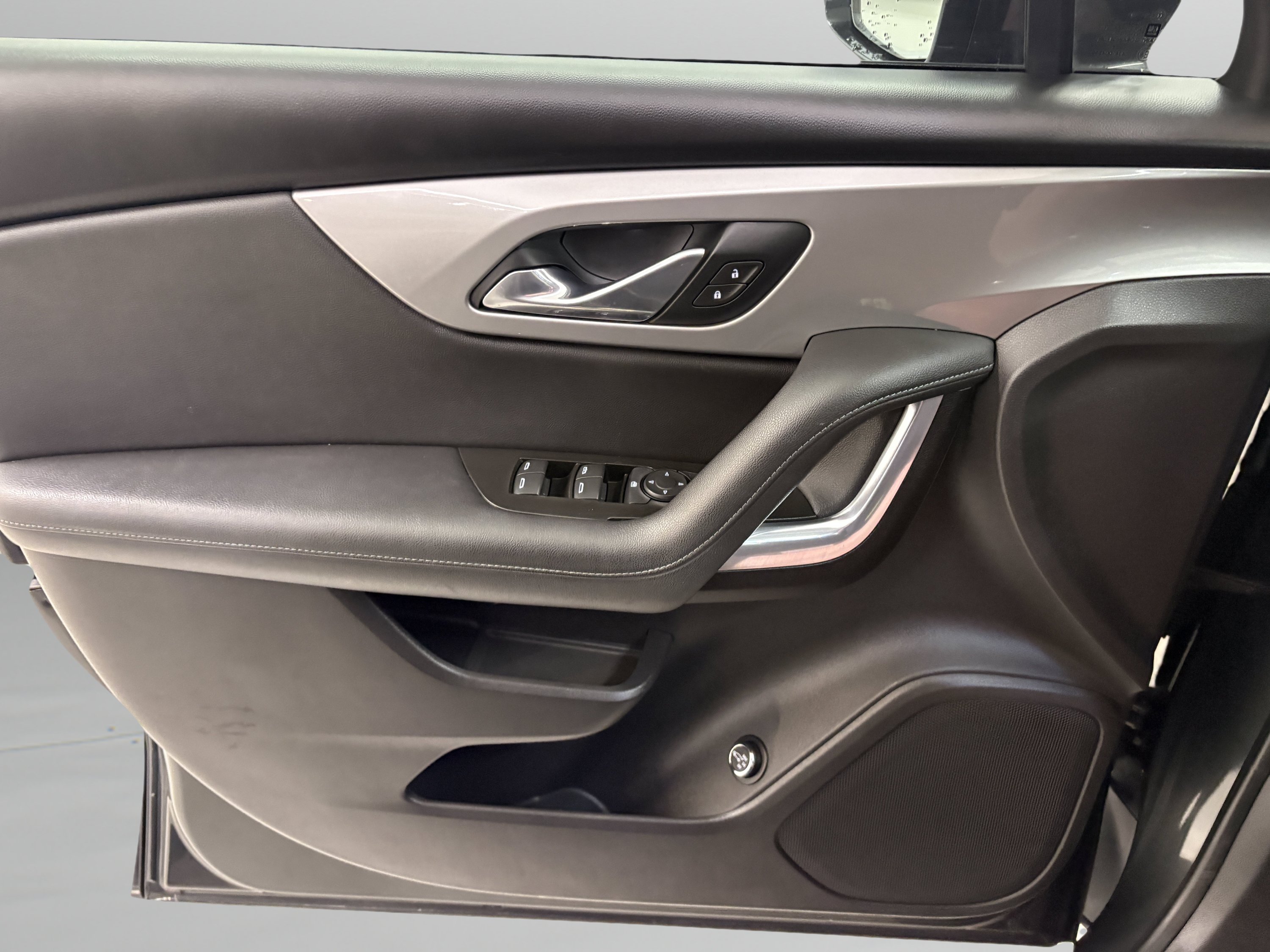 Used 2019 Chevrolet Blazer LT FWD image 25