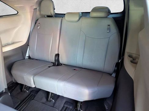 Used 2024 Toyota Sienna Limited image 20
