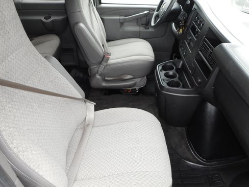 Used 2017 Chevrolet Express 3500 LT w/ LT Preferred Equipment Group RWD image 29