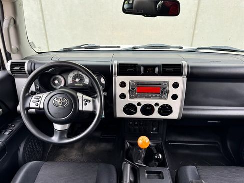 Used 2011 Toyota FJ Cruiser 4WD image 14