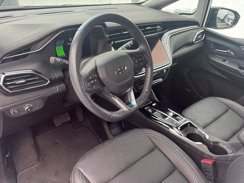 Used 2023 Chevrolet Bolt LT w/ Infotainment Package FWD image 7