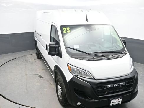 Used 2025 RAM ProMaster 2500 w/ Convenience Group image 22