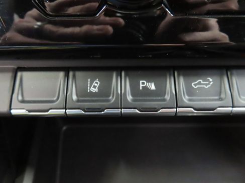 Used 2024 GMC Sierra 2500 AT4 w/ AT4 Premium Plus Package image 75