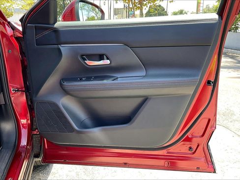 Used 2025 Nissan Kicks SR FWD image 22