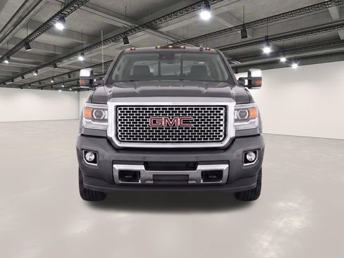 Used 2017 GMC Sierra 2500 Denali w/ Suspension Package, Off-Road AWD/4WD image 5