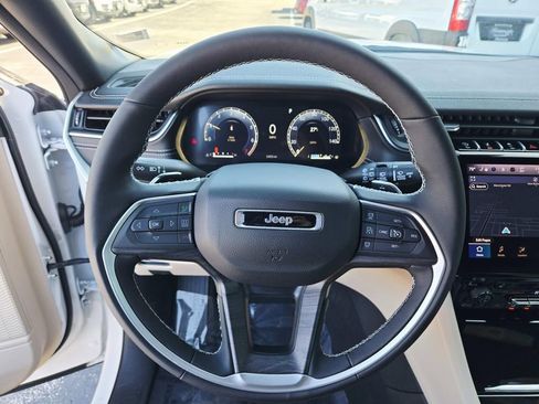 Used 2025 Jeep Grand Cherokee Limited image 18