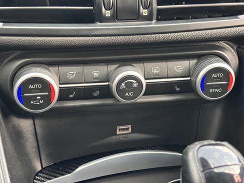 Used 2018 Alfa Romeo Giulia Quadrifoglio w/ Driver Assist Dynamic Package image 15