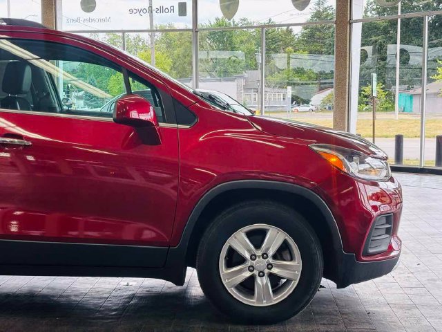 Used 2019 Chevrolet Trax LT w/ LT Convenience Package FWD image 5