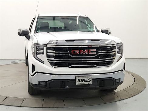 Used 2025 GMC Sierra 1500 SLT image 2