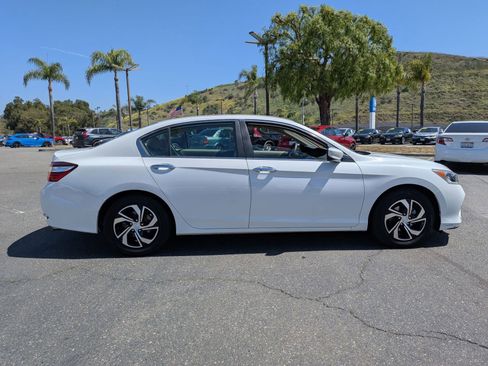 Used 2017 Honda Accord LX image 6