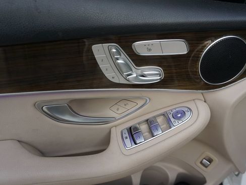 Used 2021 Mercedes-Benz GLC 300 image 2