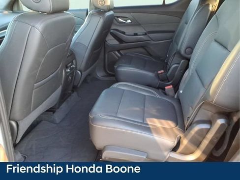 Used 2023 Chevrolet Traverse LT FWD image 17