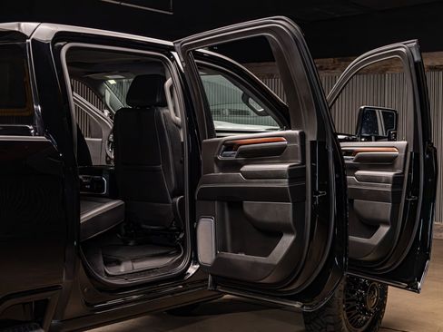 Used 2024 GMC Sierra 3500 Denali w/ Denali Reserve Package image 34