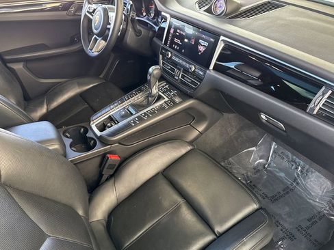 Used 2021 Porsche Macan w/ Premium Package image 14
