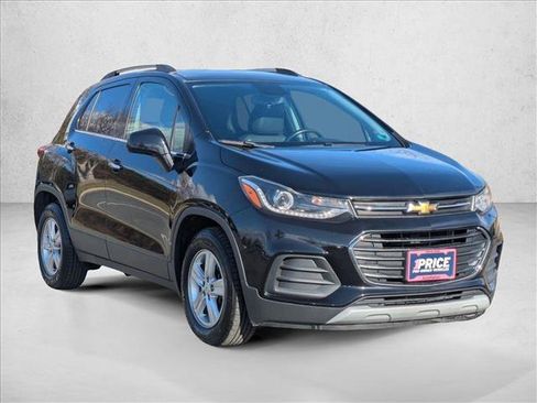 Used 2019 Chevrolet Trax LT w/ LT Convenience Package image 3