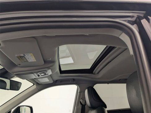Used 2021 Toyota Highlander XLE FWD image 14