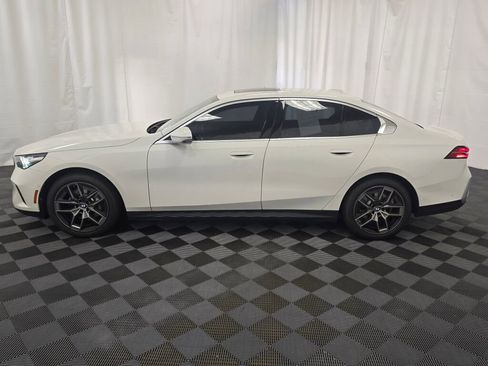 Used 2026 BMW 530i xDrive w/ Premium Package image 3