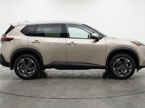 Used 2025 Nissan Rogue SV image 11