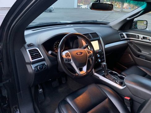 Used 2015 Ford Explorer XLT image 10
