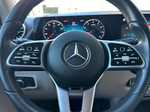 Used 2022 Mercedes-Benz GLA 250 w/ Premium Package Lite image 27
