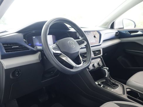 Certified 2022 Volkswagen Taos SE FWD image 8