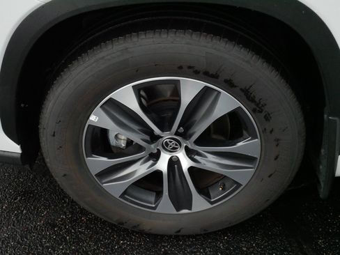 Certified 2026 Toyota Highlander XLE AWD/4WD image 15
