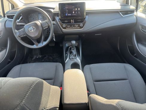 Used 2025 Toyota Corolla LE image 39