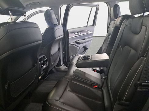 Certified 2024 Jeep Grand Cherokee Limited image 16