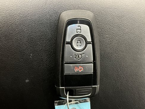 Used 2023 Ford Explorer XLT AWD/4WD image 10