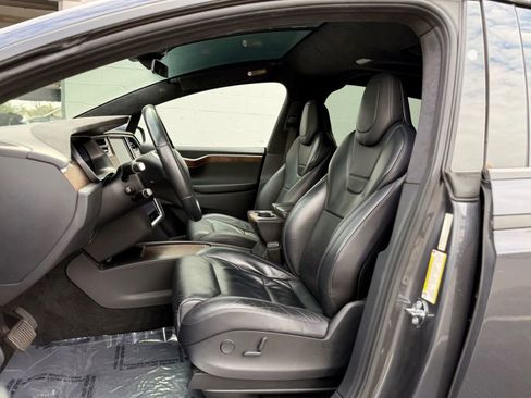 Used 2017 Tesla Model X 90D image 17