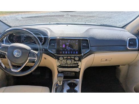 Used 2019 Jeep Grand Cherokee Laredo w/ 18" Wheel & 8.4" Radio Group image 34